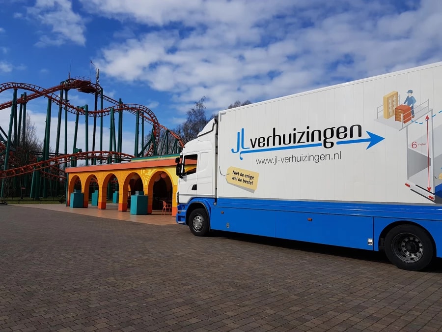Eigen verhuiswagen van JL-Verhuizingen onderweg